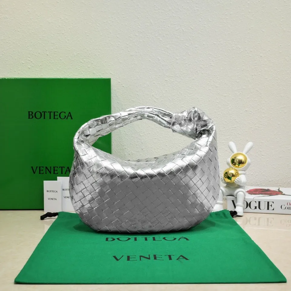 Medium (silver)